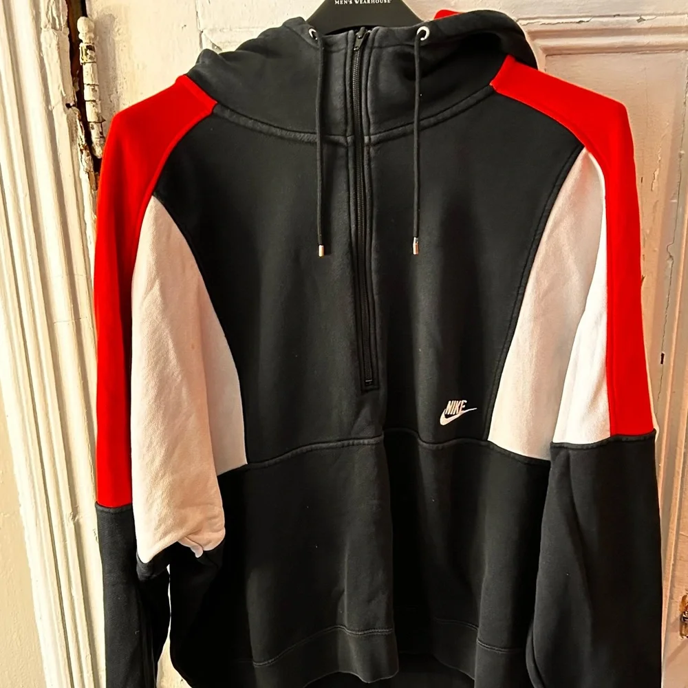 This is a complete Nike sweatsuit for sale - Picture 2 of 7